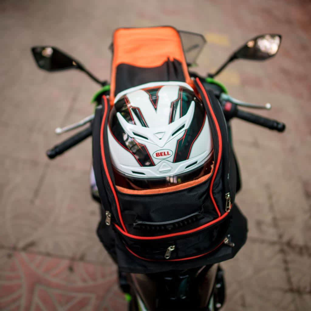 Bike Tank Bag with helmet 1