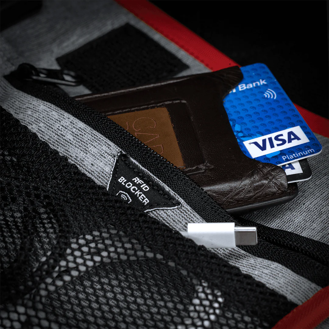 Envoy Bag Black Edition by Carbonado