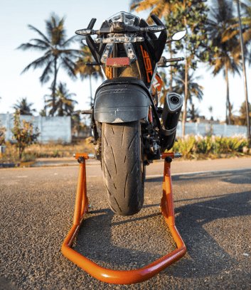 TVS Apache RTR 200 4V - Red Paddock Stand - Mototorque